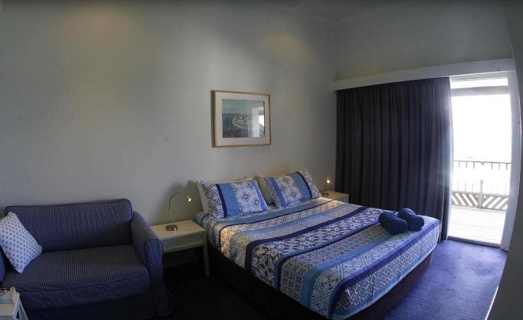 Pacific Hotel Ямба Екстер'єр фото